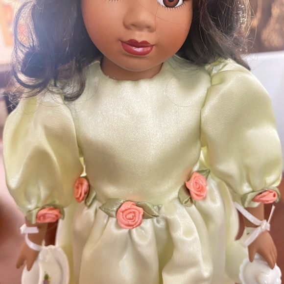Black porcelain doll on stand - Picture 12 of 16